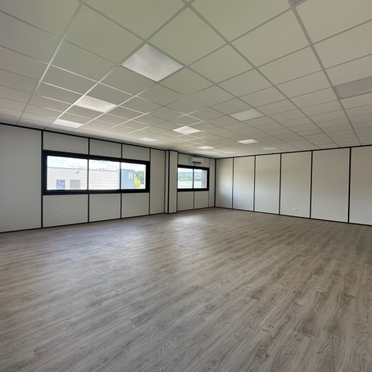  Annonces BOUCBELAIR : Office | MEYREUIL (13590) | 277 m2 | 3 079 € 