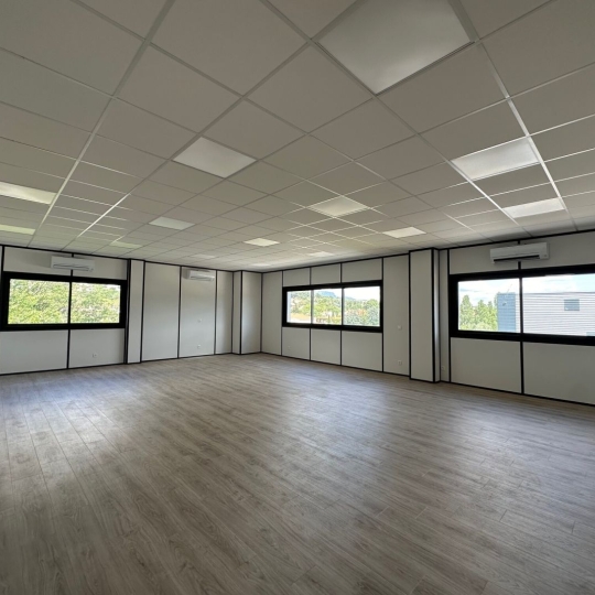  Annonces BOUCBELAIR : Office | MEYREUIL (13590) | 277 m2 | 3 079 € 